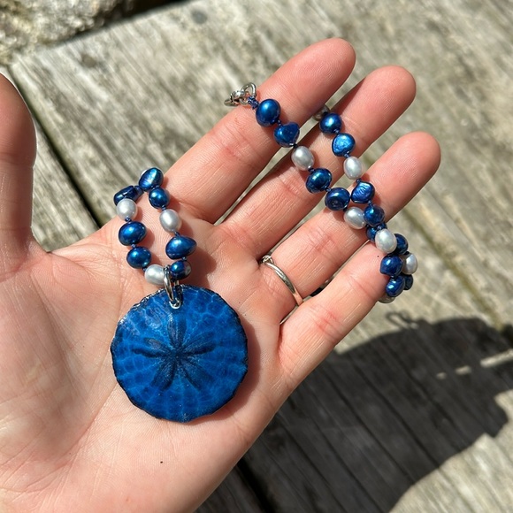 Blue sand dollar necklace - Picture 6 of 11